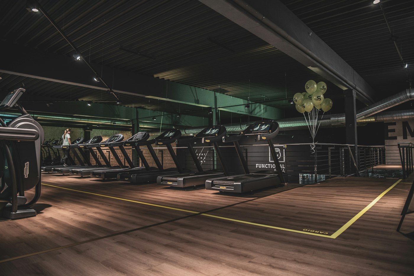 Symbolfoto: Trainingsgeräte im Fitnessstudio