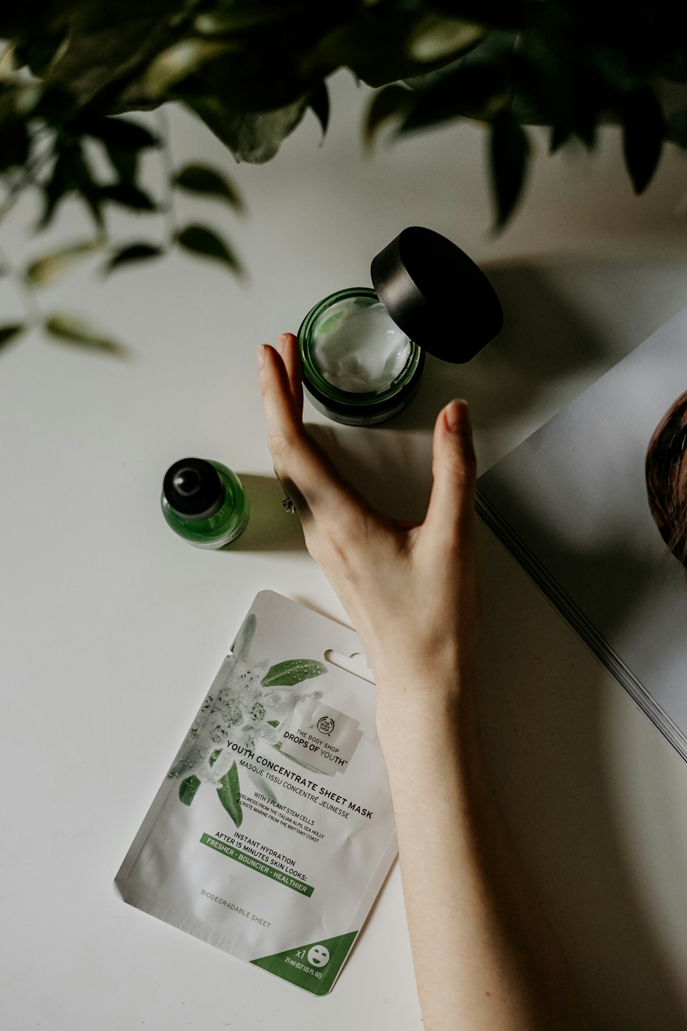 Symbolfoto: Pflegeprodukte mit Pflanzen